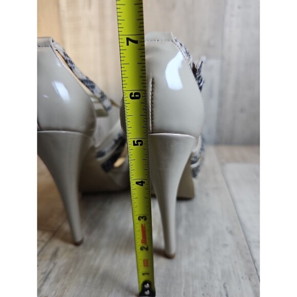 Guess Women’s Platform Heels Cream Gold Snakeskin Open Toe Ankle Strap 7.5 - Picture 11 of 13